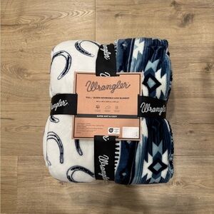 Wrangler Navy & White Reversible Plush Blanket with horseshoe/Aztec pattern- NWT